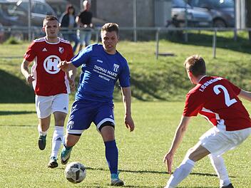 Gegen Rannungen ist sein K&ouml;nnen gefragt: Lucas Wirth (am Ball) ist mit sechs Treffern der erfolgreichste Sch&uuml;tze des TSV Knetzgau in dieser Saison. Foto: G&uuml;nther Geiling