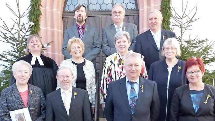 Die goldenen Konfirmanden Gerda König, Harald Müller, Gerhard Knarr, Hannelore Reichel, Irmtraud Eberhardt, Ursula Höhle, Sieglinde Hildner, Manfred Zuber, Wieland Oelschlegel und Manfred Peetz