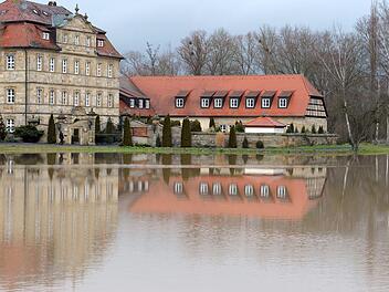 Auch zwei Jahre nach den Verhaftungen in der Seniorenresidenz Schloss Gleusdorf ermitteln die Behörden.  Weitere Ex-Mitarbeiter prangern Missstände an. Foto: David-Wolfgang Ebener/dpa