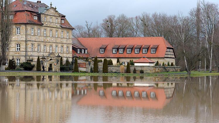 Auch zwei Jahre nach den Verhaftungen in der Seniorenresidenz Schloss Gleusdorf ermitteln die Behörden.  Weitere Ex-Mitarbeiter prangern Missstände an. Foto: David-Wolfgang Ebener/dpa