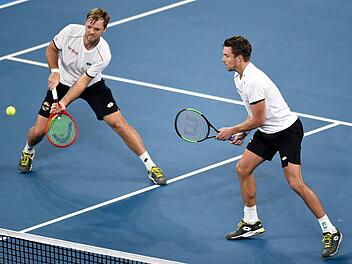 Kevin Krawietz (links) und Andreas Mies mussten sich bereits in der 1. Runde des ATP-Turniers in Adelaide verabschieden. dpa