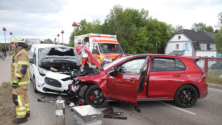 Verkehrsunfall auf dem Hohenzollernring: Medizinischer Notfall sorgt für Frontalcrash