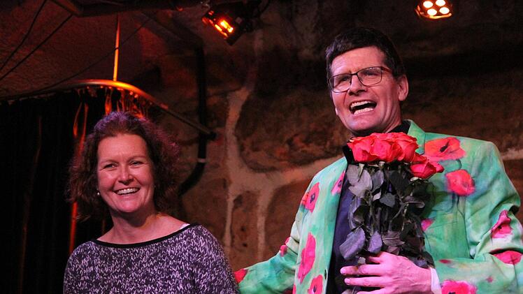 Freude nach einer gelungenen Premiere im  Jazz-Keller: Mäc Härder mit Ehefrau Annette Grabiger.Foto: Bertram Wagner