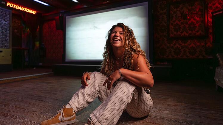 Yasmin "Yaz" liebt ihr freies und ungebundenes Leben.