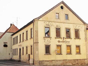 Aus dem ehemaligen Gasthaus "Schwarzer Adler" nahe den beiden Kirchen soll ein ökumenisch ausgerichtetes Gemeindezentrum werden.