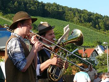 Beim Weinfest dabei: Die "Eurumer Banditen" sorgen wieder für Stimmung in Wirmsthal.  Foto: Büttner