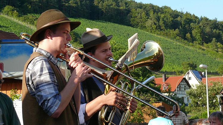 Beim Weinfest dabei: Die "Eurumer Banditen" sorgen wieder für Stimmung in Wirmsthal.  Foto: Büttner