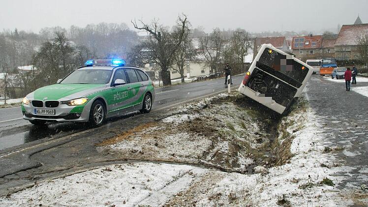Die Polizei sicherte die Unfallstelle.  Foto: Sabine Weinbeer