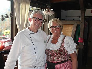 Wie man sie kennt: Christina und Markus Kneipp verabschieden sich nach 14 Jahre als Wirte des Neustädter Hauses. Foto: Thomas Pfeuffer