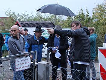 Anfang September schaute sich der Stadtrat die Baustelle am Kindergarten Regenbogenland an. Foto: Ulrike Müller