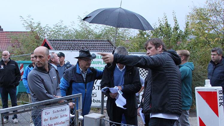 Anfang September schaute sich der Stadtrat die Baustelle am Kindergarten Regenbogenland an. Foto: Ulrike Müller