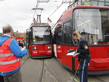Straßenbahn-Unfall in Nürnberg: Nach "Auffahrunfall" - Tram springt aus Gleis gesprungen