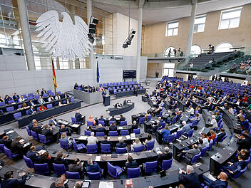 Sollen Politiker in die Rentenkasse einzahlen? CDU-Minister hat klare Haltung dazu