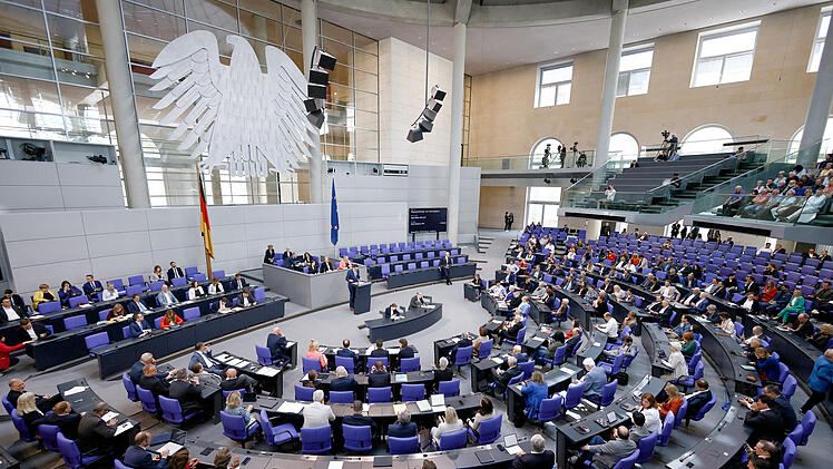 Sollen Politiker in die Rentenkasse einzahlen? CDU-Minister hat klare Haltung dazu
