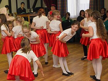 Die kleinen Tänzerinnen der Pettstadter Gruppe.  Foto: Günther Geiling