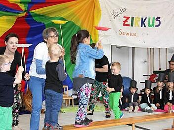 Geschicktes Jonglieren und Ringefangen war auch angesagt.  Foto: A. N&ouml;th