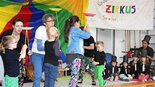 Geschicktes Jonglieren und Ringefangen war auch angesagt.  Foto: A. N&ouml;th