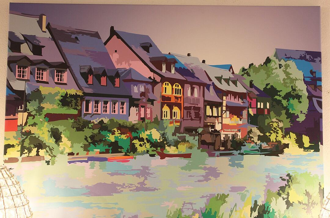 Platz 5 - Bunte Bambergbilder auf banalen Postkarten? Nein! Motive der Altstadt als „Pop-Art Kunst“, sowohl auf Tassen, Postkarten und Leinen verkauft „Zauberhaft“.