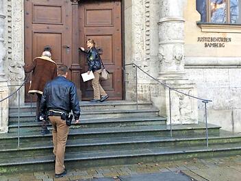 Der Angeklagte auf dem Weg ins Gericht Foto: Gertrud Glössner-Möschk