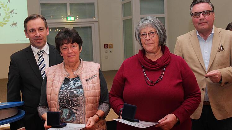 Die Ehrenamtlichen Giesela Seel und Anne Ott von den Besenbindern Foto: Johanna Blum