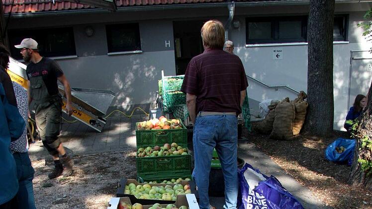 Der Andrang war heuer wegen der guten Obsternte sehr groß.   Foto: Richard Sänger