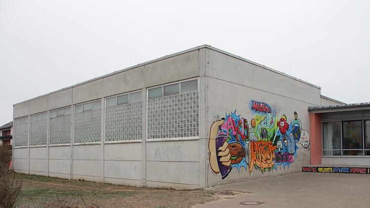 Die Schulturnhalle in Mühlhausen soll modern ausgestattet und energetisch saniert werden.   Foto: Andreas Dorsch