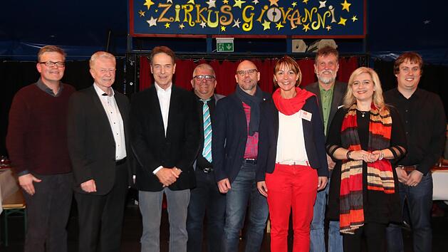 Die Vorstands- und Beiratsmitglieder der Stiftung Zirkus Giovanni (von links): Ulrich Gartzke, Wilfried K&auml;mper, Michael Stoschek, Moderator Wolfgang Metzner, Stephan M&uuml;hlich, Petra Heckel, Emil Hartmann, Melanie Huml und Christoph Hartmann Foto: Bertram Wagner