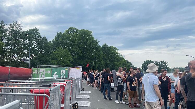 Rock im Park 2022: 2,5 Stunden Warteschlange vor dem Festival-Einlass