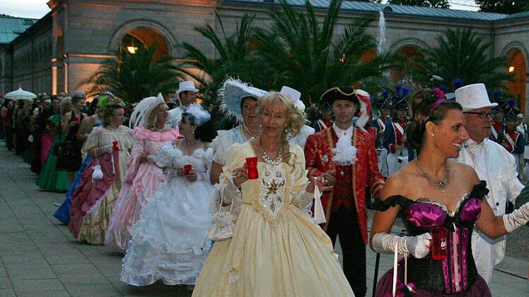Die historischen Persönlichkeiten beim Rakoczyball 2015  Foto: Vogel