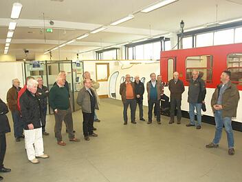 Beim Rundgang durch das Aus- und Fortbildungszentrum in Oerlenbach, wo Polizeioberkommissar Erwin Ritter Einblicke in Alltagsarbeit der Bundespolizei gab. Foto: Bundespolizei