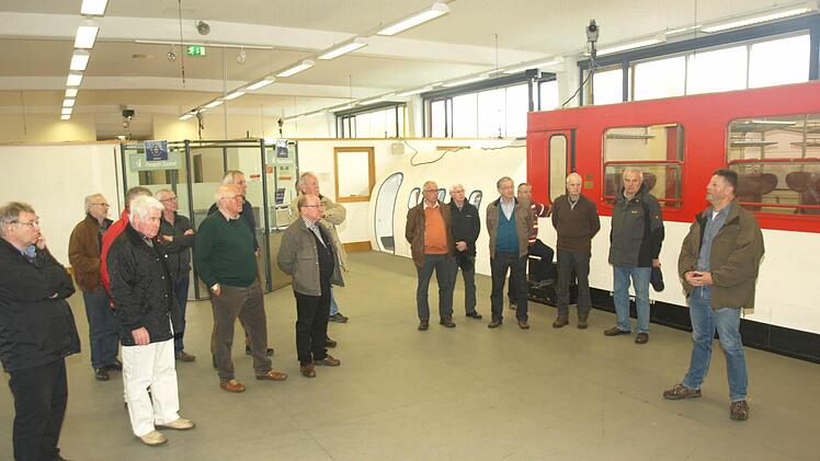 Beim Rundgang durch das Aus- und Fortbildungszentrum in Oerlenbach, wo Polizeioberkommissar Erwin Ritter Einblicke in Alltagsarbeit der Bundespolizei gab. Foto: Bundespolizei