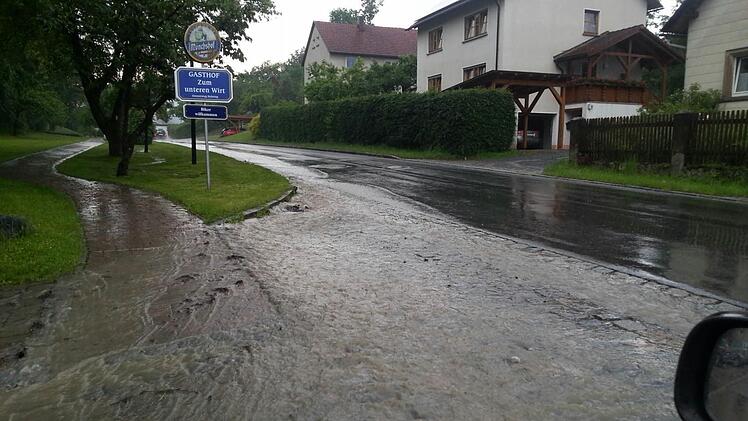Auch im Neuenmarkter Ortsteil Hegnabrunn standen Straßen vorübergehend unter Wasser. Foto: Jochen Nützel