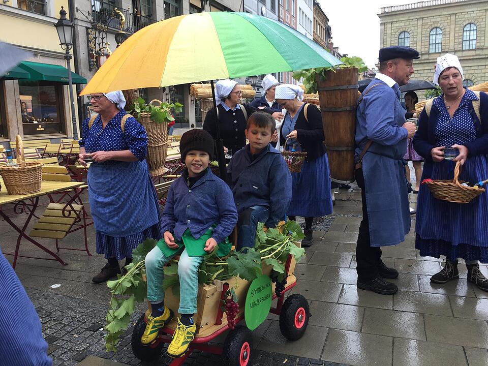 Wiesn-einzug der Winzer