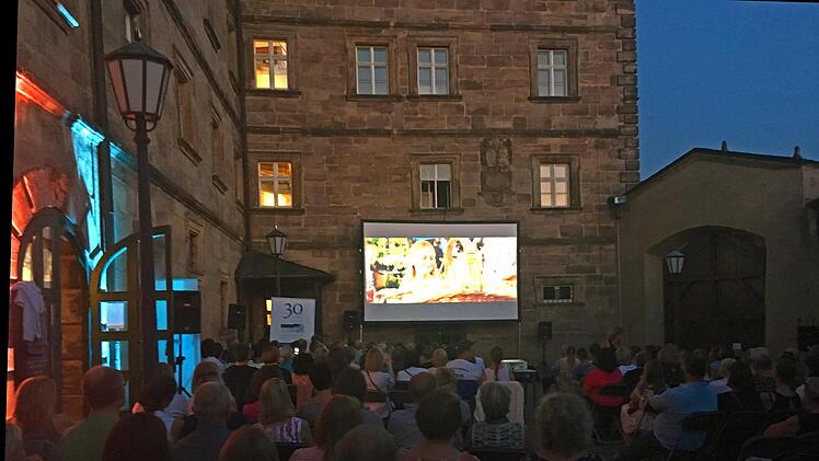 Der Langheimer Amtshof lieferte das stimmungsvolle Ambiente für die Filmvorführung.Katrin Geyer