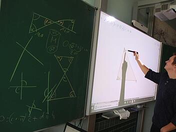 Projektförderung des Freistaats macht´s möglich: Ungeachtet der Diskussionen um den Digital-Pakt zwischen Bund und Länder dürfen sich die Schulen der Gemeinde Oerlenbach ein paar Wünsche erfüllen. Lehrer Andreas Slowik hat viele Ideen, wofür man das Geld verwenden könnte.