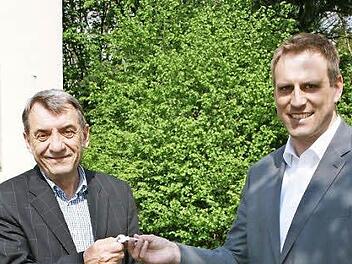 Matthias Bäuerlein ist seit dem 1. Mai der neue Erste Bürgermeister der Gemeinde Rauhenebrach. Nach 24 Jahren im Amt übergab ihm Oskar Ebert das Amt, die Verantwortung und auch den Schlüsselbund - eine Amtskette hat sich das sparsame Rauhenebrach nie geleistet.