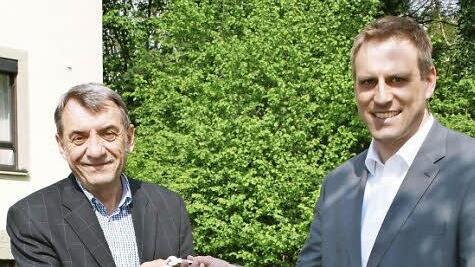 Matthias Bäuerlein ist seit dem 1. Mai der neue Erste Bürgermeister der Gemeinde Rauhenebrach. Nach 24 Jahren im Amt übergab ihm Oskar Ebert das Amt, die Verantwortung und auch den Schlüsselbund - eine Amtskette hat sich das sparsame Rauhenebrach nie geleistet.