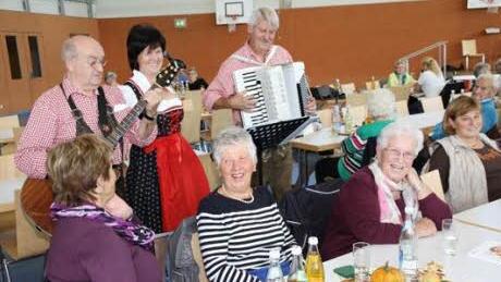 Beim Seniorennachmittag geht es lustig zu.  Foto: Archiv/Mathias Erlwein