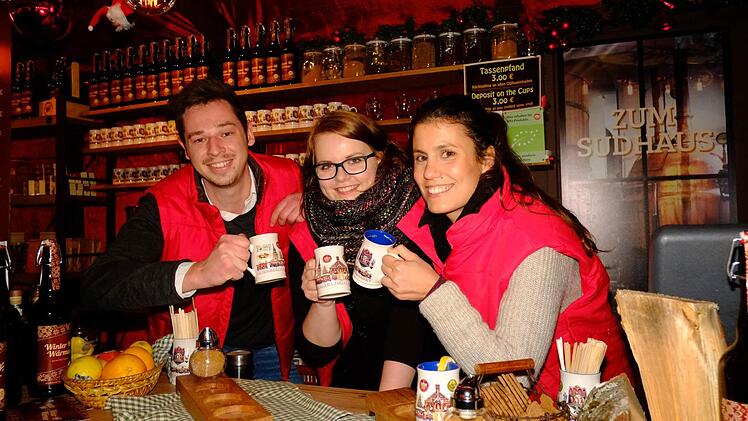 "Winterwärmer" heißt das warme Biergetränk mit Gewürzen, das es auch auf dem Nürnberger Christkindlesmarkt gibt. Foto: Nikolas Pelke