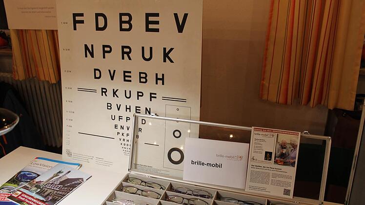 Im Landkreis Forchheim gibt es eine mobile Augenoptikerin.  Foto: Carmen Schwind