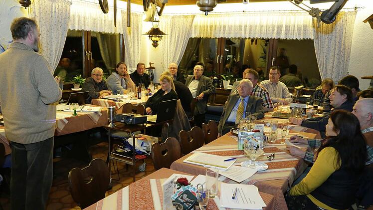 Die Imker-Kreisversammlung traf sich im Gasthaus Walberla in Kirchehrenbach. Foto: Franz Galster