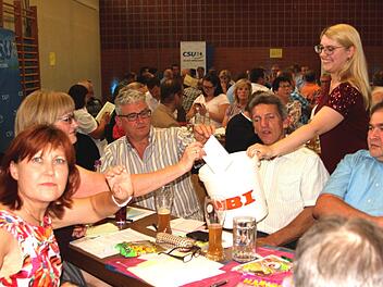 Die Delegierten hatten bei der Kreisvertreterversammlung in Burgpreppach viel zu wählen; hier die Delegation aus Untermerzbach.  Fotos: gg