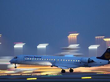 Die Flugstrecke N&uuml;rnberg-M&uuml;nchen ist die k&uuml;rzeste der Lufthansa. Das st&ouml;&szlig;t bei Klimasch&uuml;tzern auf Kritik - zuletzt beim Landesvorsitzenden der Gr&uuml;nen in Bayern.