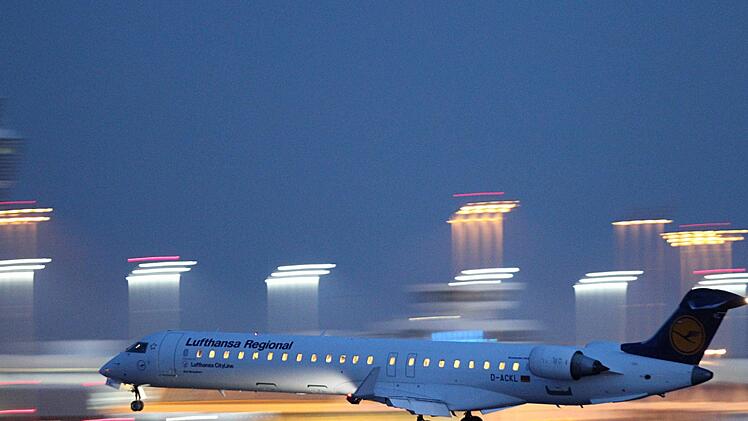 Die Flugstrecke N&uuml;rnberg-M&uuml;nchen ist die k&uuml;rzeste der Lufthansa. Das st&ouml;&szlig;t bei Klimasch&uuml;tzern auf Kritik - zuletzt beim Landesvorsitzenden der Gr&uuml;nen in Bayern.
