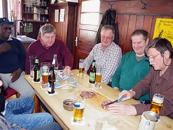Im gro&szlig;en Finale haben die "Rejdiche Presssack-Schmecker" den Sieger gek&uuml;rt: Der Presssack der Metzgerei Kr&ouml;ckel aus Wallenfels landete ganz knapp vor dem Kontrahenten aus Friesen auf Platz 1.Heike Sch&uuml;lein