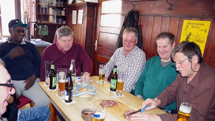 Im gro&szlig;en Finale haben die "Rejdiche Presssack-Schmecker" den Sieger gek&uuml;rt: Der Presssack der Metzgerei Kr&ouml;ckel aus Wallenfels landete ganz knapp vor dem Kontrahenten aus Friesen auf Platz 1.Heike Sch&uuml;lein