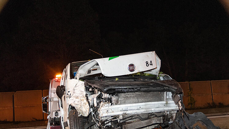 Gef&auml;hrliches &Uuml;berholman&ouml;ver auf Autobahn: F&uuml;nf Personen verletzt