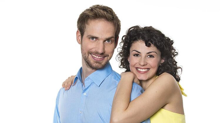 Natürlich stand trotz zahlreicher Irrungen und Wirrungen auch am Ende der neunten Staffel ein glückliches Paar am Traualtar: Konditorin Pauline Jentzsch (Liza Tzschirner, rechts) und Geschäftsführer Leonard (Christian Feist).