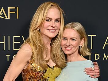 Hätten Sie es gewusst? Naomi Watts (links) und Nicole Kidman umarmen sich nicht (nur) für die Fotografen, sondern sind tatsächlich seit ihrer Jugend miteinander befreundet.