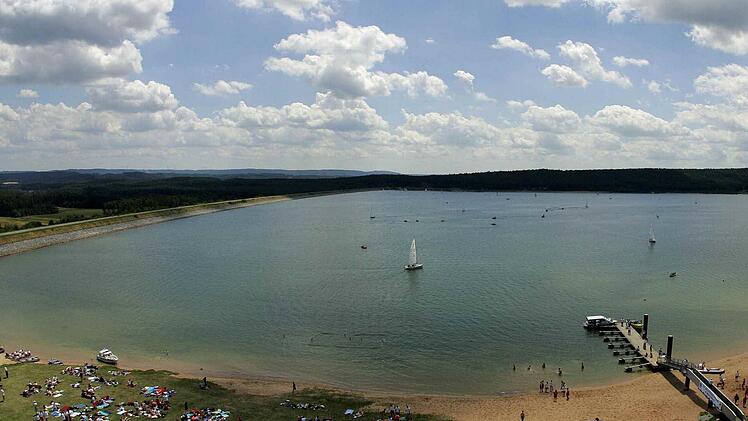 Blick über den Brombachsee in Allmannsdorf nahe Pleinfeld (Mittelfranken) im Fränkischen Seenland am 21.06.2008. Foto: Daniel Karmann/dpa